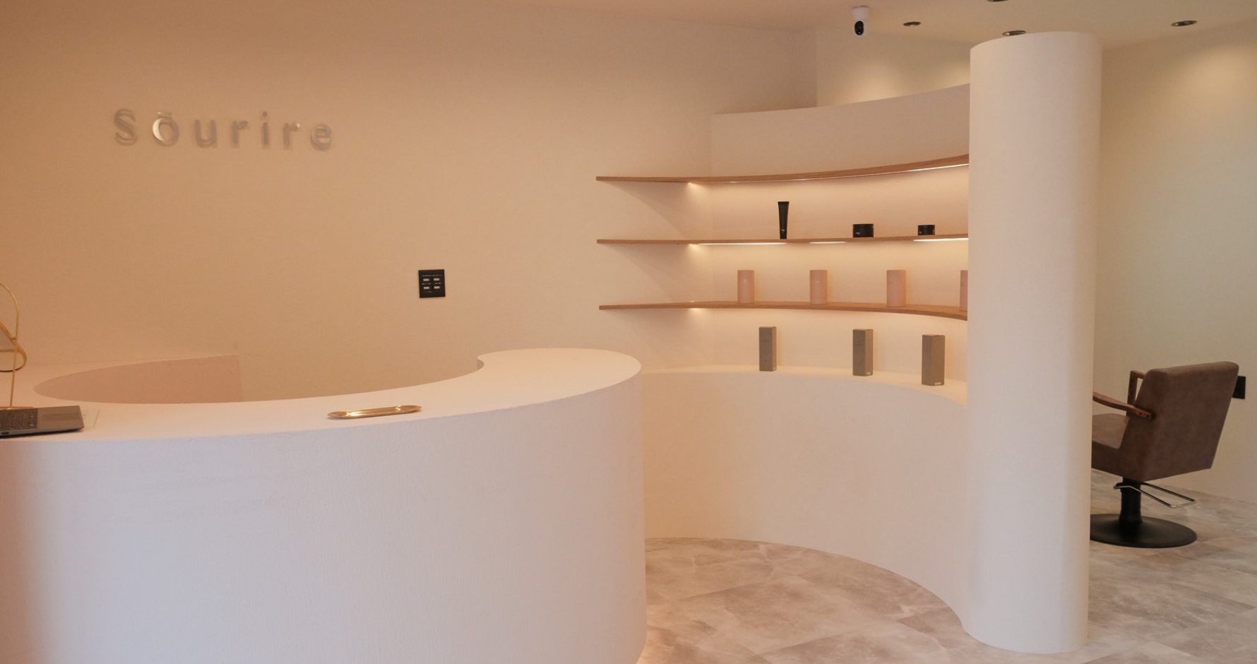 SALON TOP