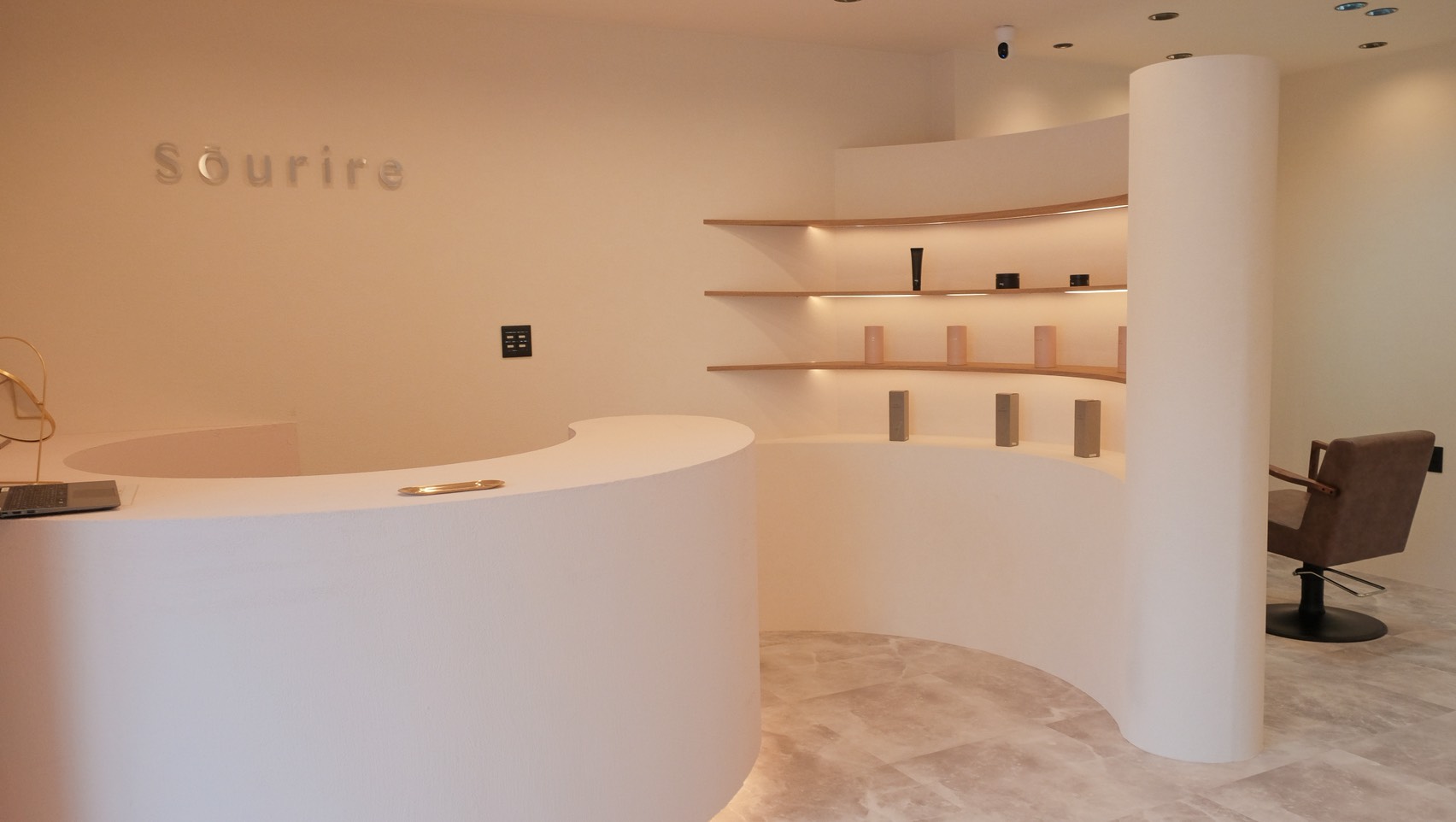 SALON TOP